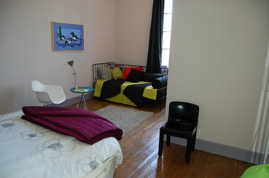 Bed and Breakfast La Vieille Ecole à Bourgougnague Chambre photo
